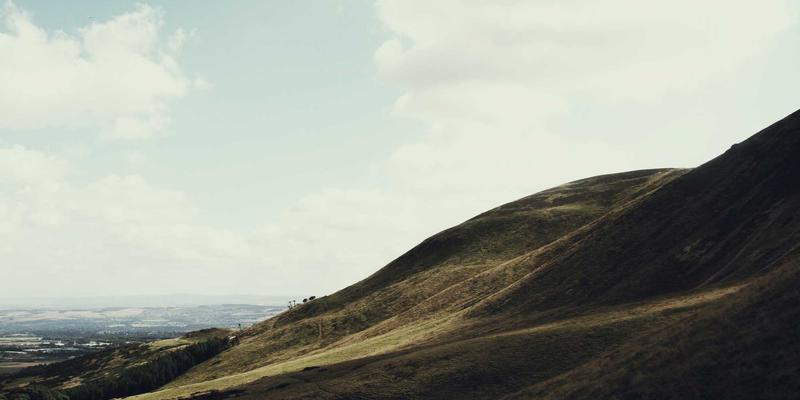 汉森24K射频仪操作手法详解：从打圈到提拉的黄金法则，打造如黄金珠宝般璀璨的肌肤